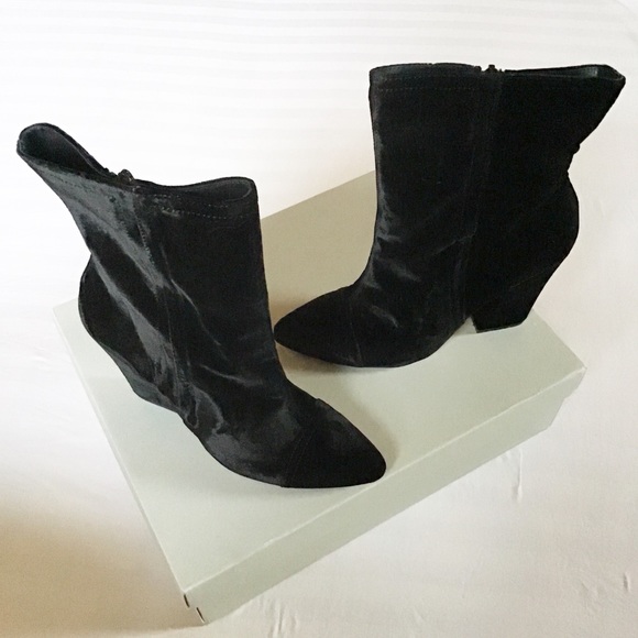 Shelly’s London Velvet Boot - Picture 6 of 8